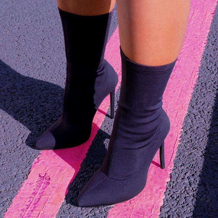 Schlichte Spitze Stiefeletten Mit Stilettoabsatz Zum Hineinschlüpfen Für Damen