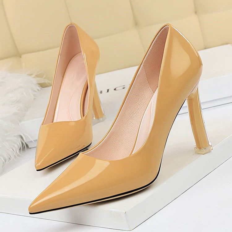 Einfache Pumps Mit Stiletto-absatz Und Spitzer Zehenpartie