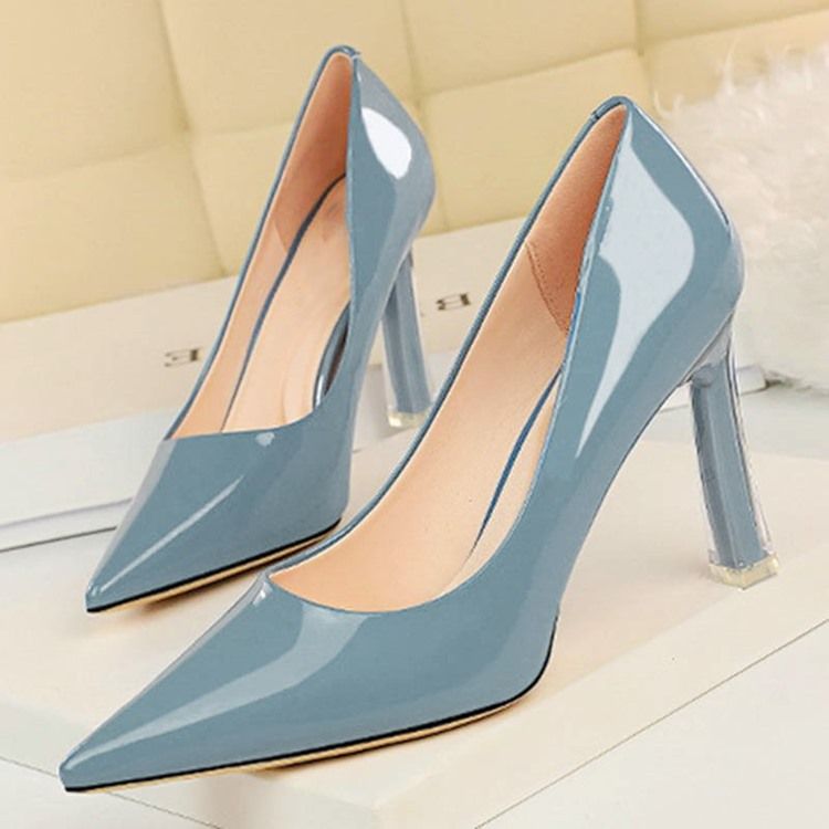 Einfache Pumps Mit Stiletto-absatz Und Spitzer Zehenpartie