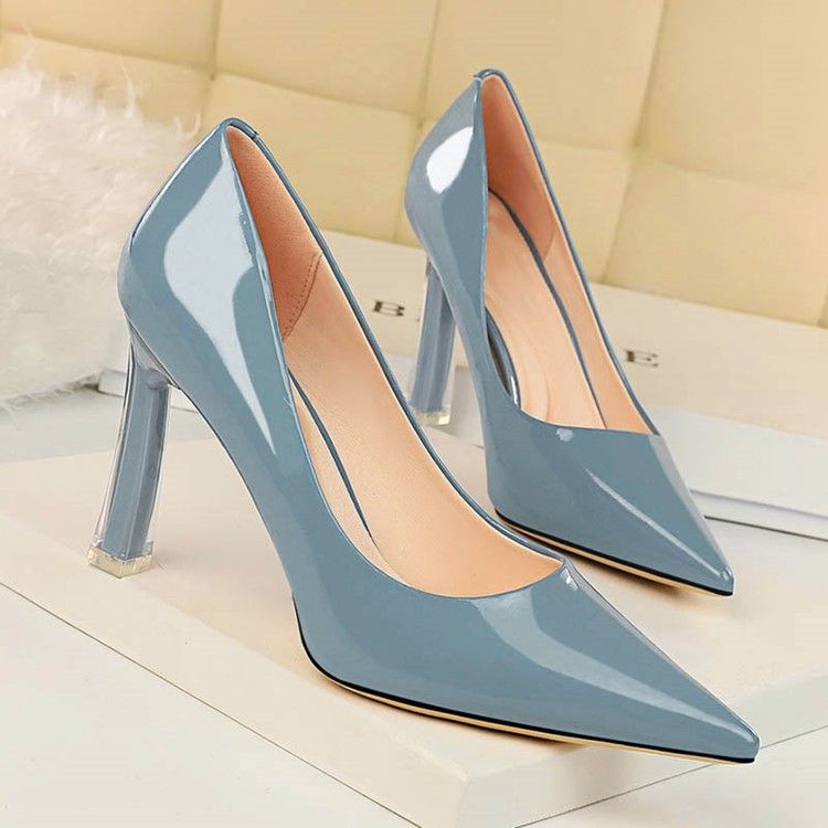 Einfache Pumps Mit Stiletto-absatz Und Spitzer Zehenpartie