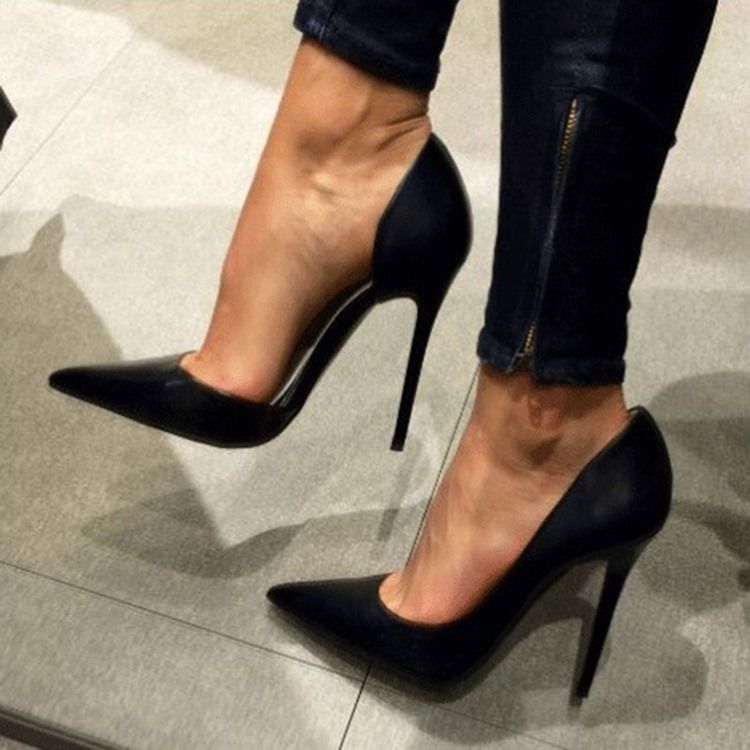 Schlichte Schwarze Pumps Mit Spitzer Zehenpartie Für Damen