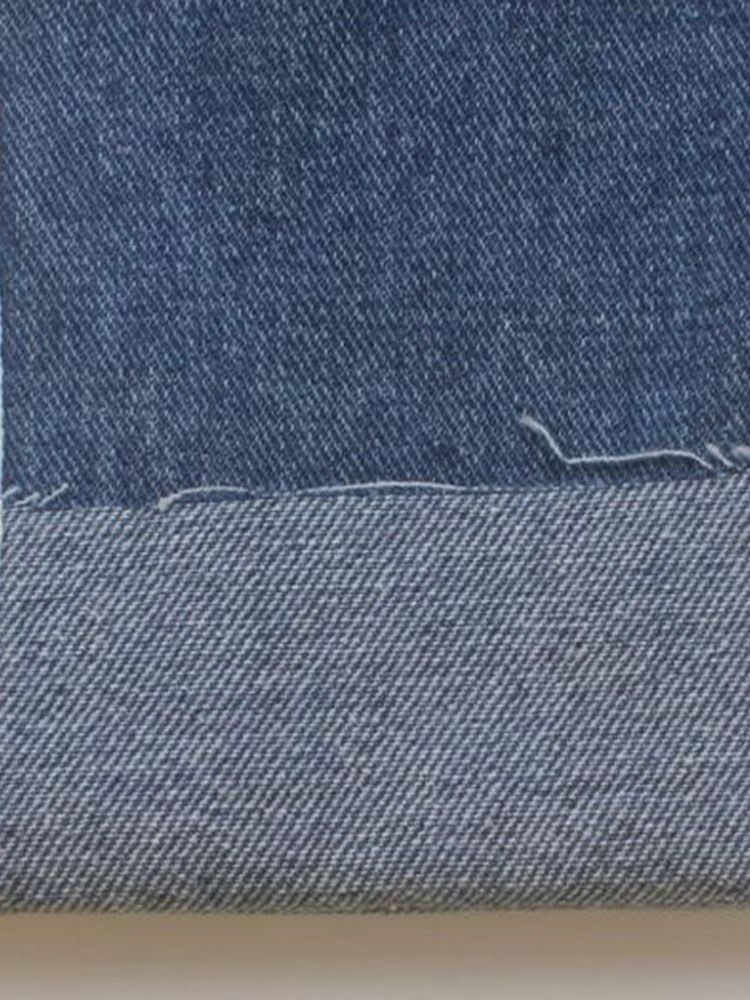 Damen-jeans Mit Gestreiftem Loch Und Schmalem Reißverschluss