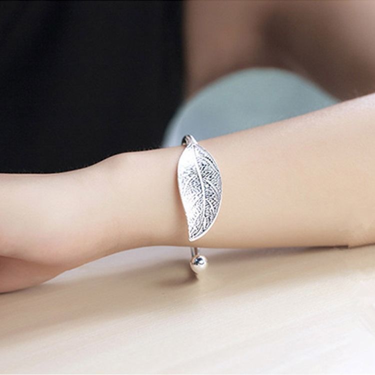 Hollow Out Leaf Fashion Armbänder