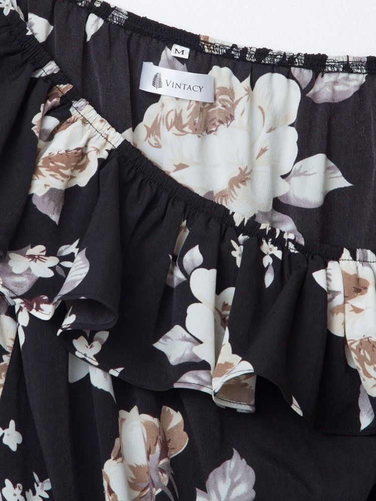 Damen-maxikleid Mit Schrägem Kragen Und Rüschen-print