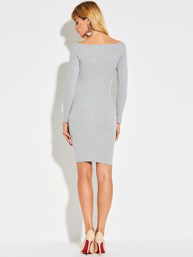 Frauenkleid Mit Slash-neck-schnürung Und Schlichtem Pullover