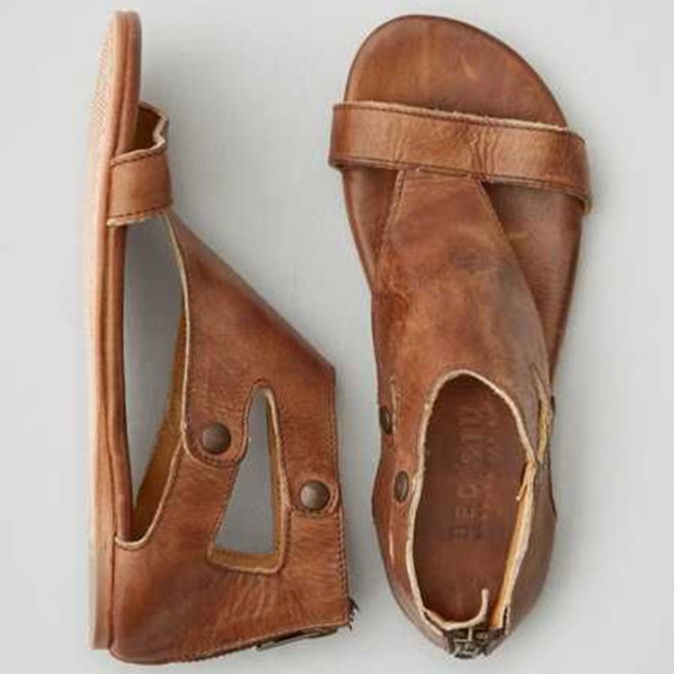 Flache Sandalen Mit Nietenabsatz In Braun Für Damen