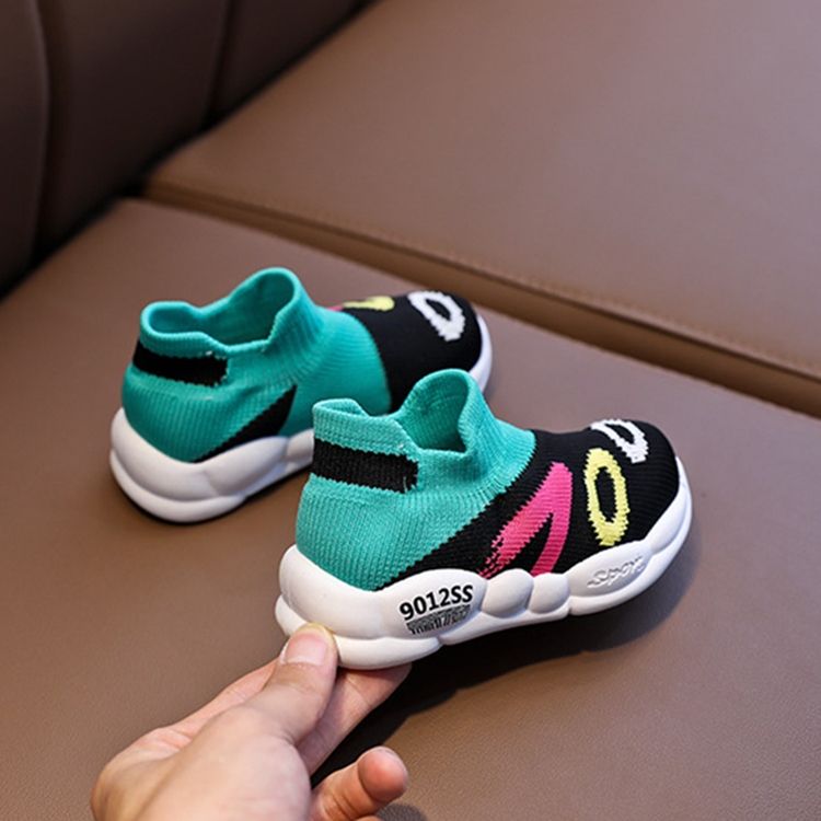 Baby-sneaker Im Frühlingsfarbenblock