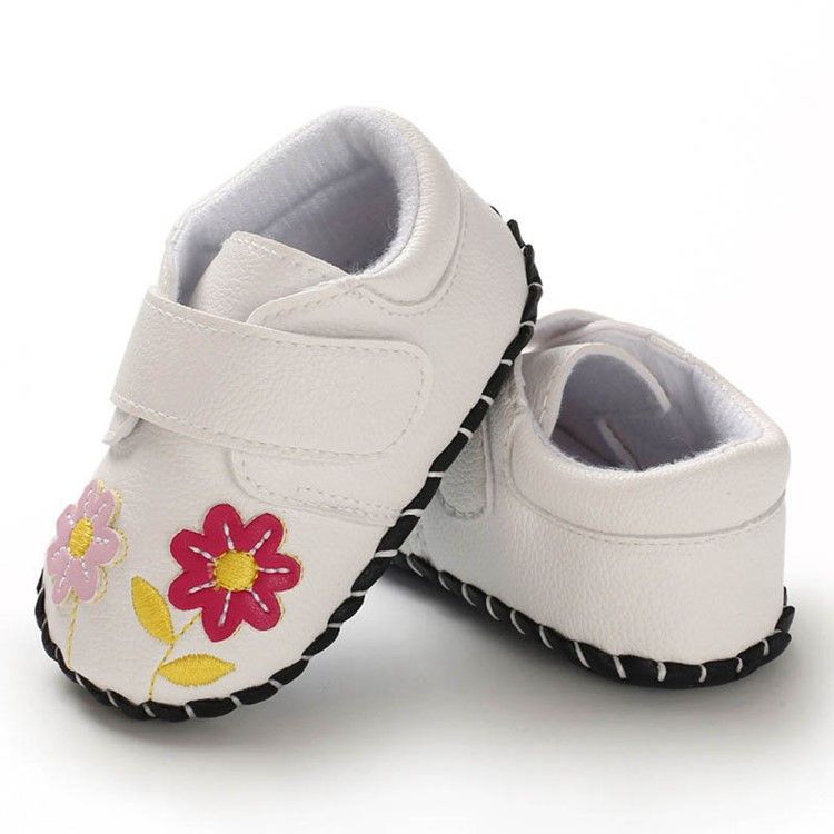 Babyschuhe Mit Blumenstickerei