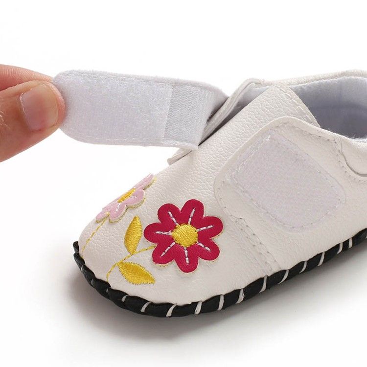 Babyschuhe Mit Blumenstickerei