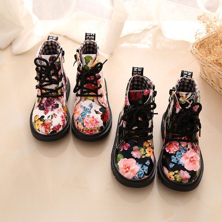 Babystiefel Mit Runder Zehenpartie Und Seitlichem Reißverschluss Mit Blumen