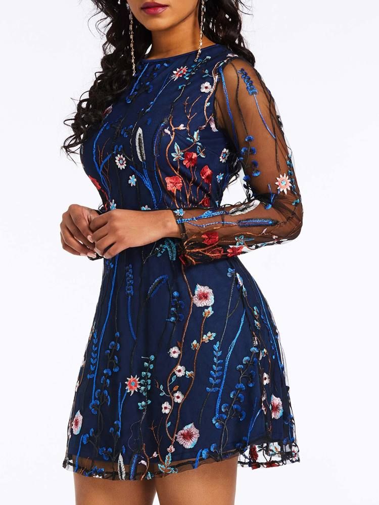 Damen-nachtkleid Mit Blumenstickerei Über Dem Knie